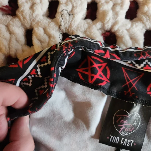 Too Fast Red and Black Pentagram Leggings - Picture 4 of 5